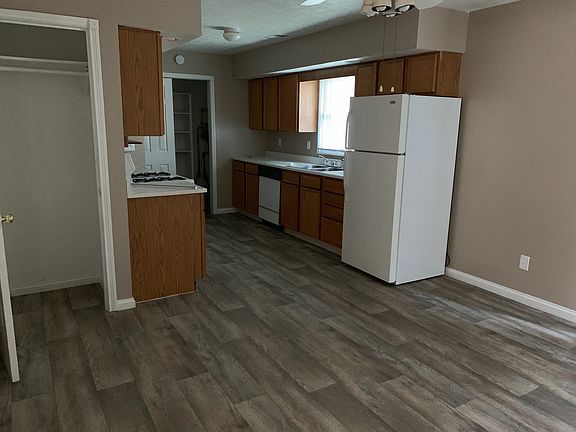 2nd image of 1800-1819 Kraig Dr