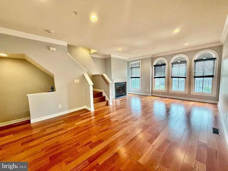11034 Amherst Ave — Photo 34