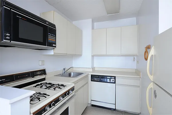 Sold by Douglas Elliman | media 4