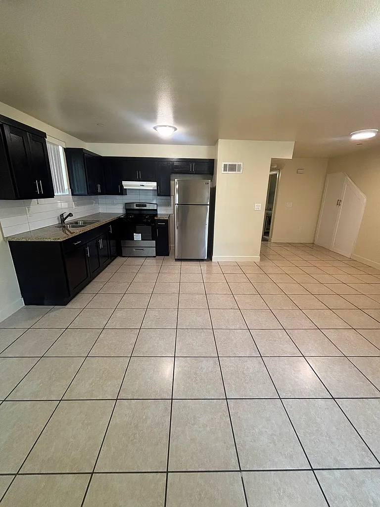 3 bed, 1258 sqft, $3,650 — Photo 3