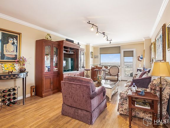 2nd image of 5900 Arlington Ave APT 8C