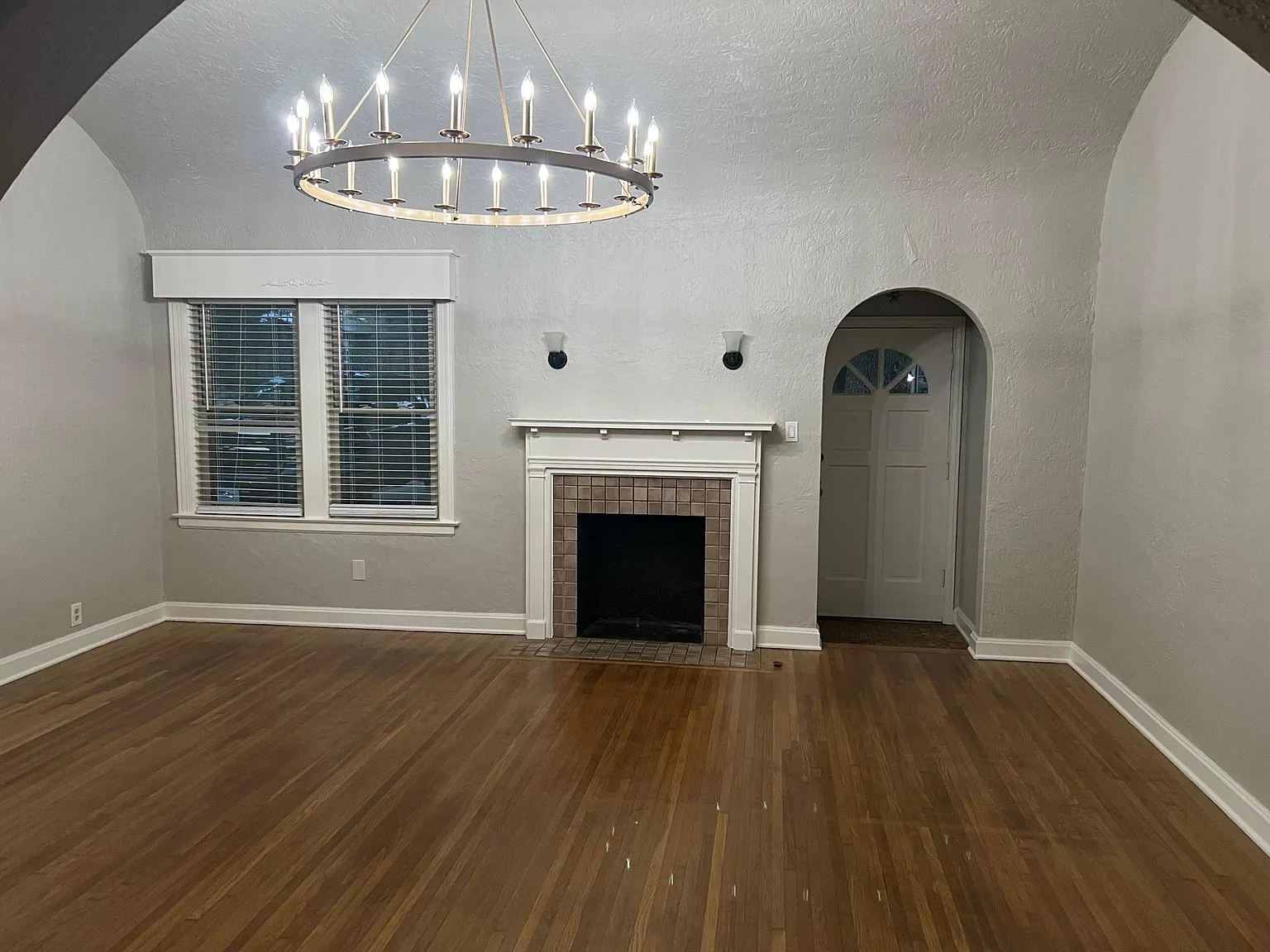 1532 S Evanston Ave — Photo 2