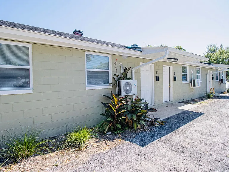 2447 Gervais St #B — Photo 25