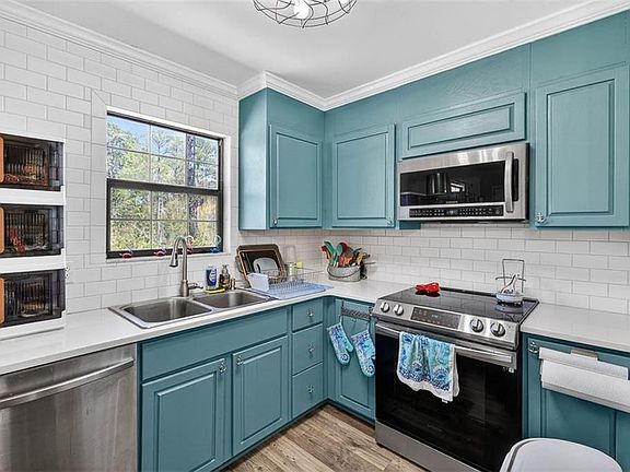 3rd image of 33 Warren Ave