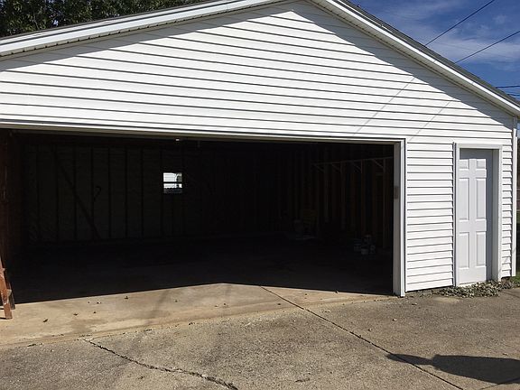 4th image of 2042 Willowood Dr S