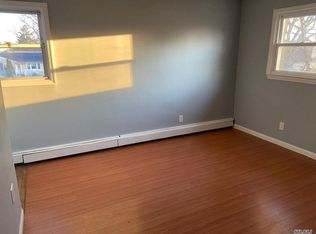 1165 S Strong Ave FLOOR 2, Copiague, NY 11726