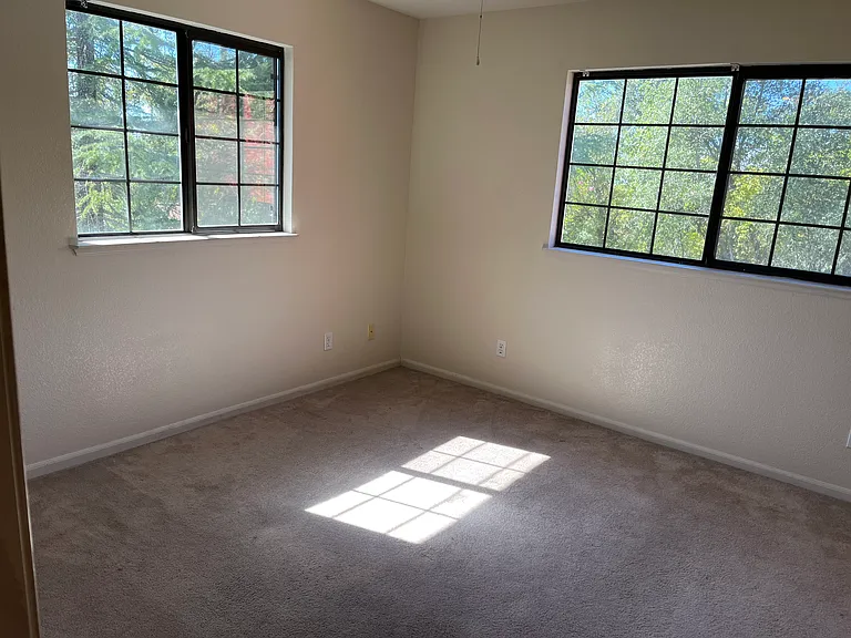 258 Hoffman Ave — Photo 6