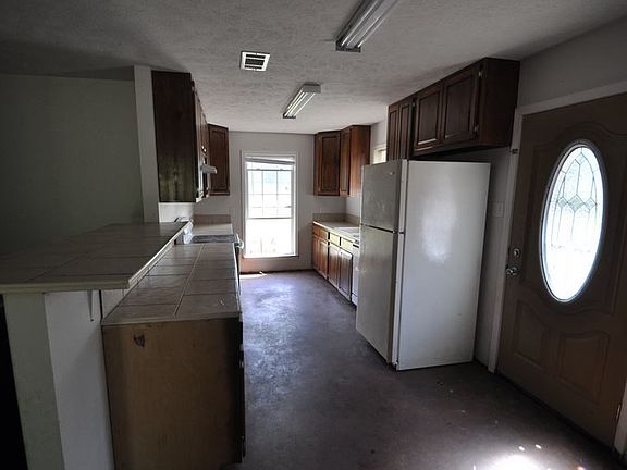 4th image of 82 S Apple South Dr