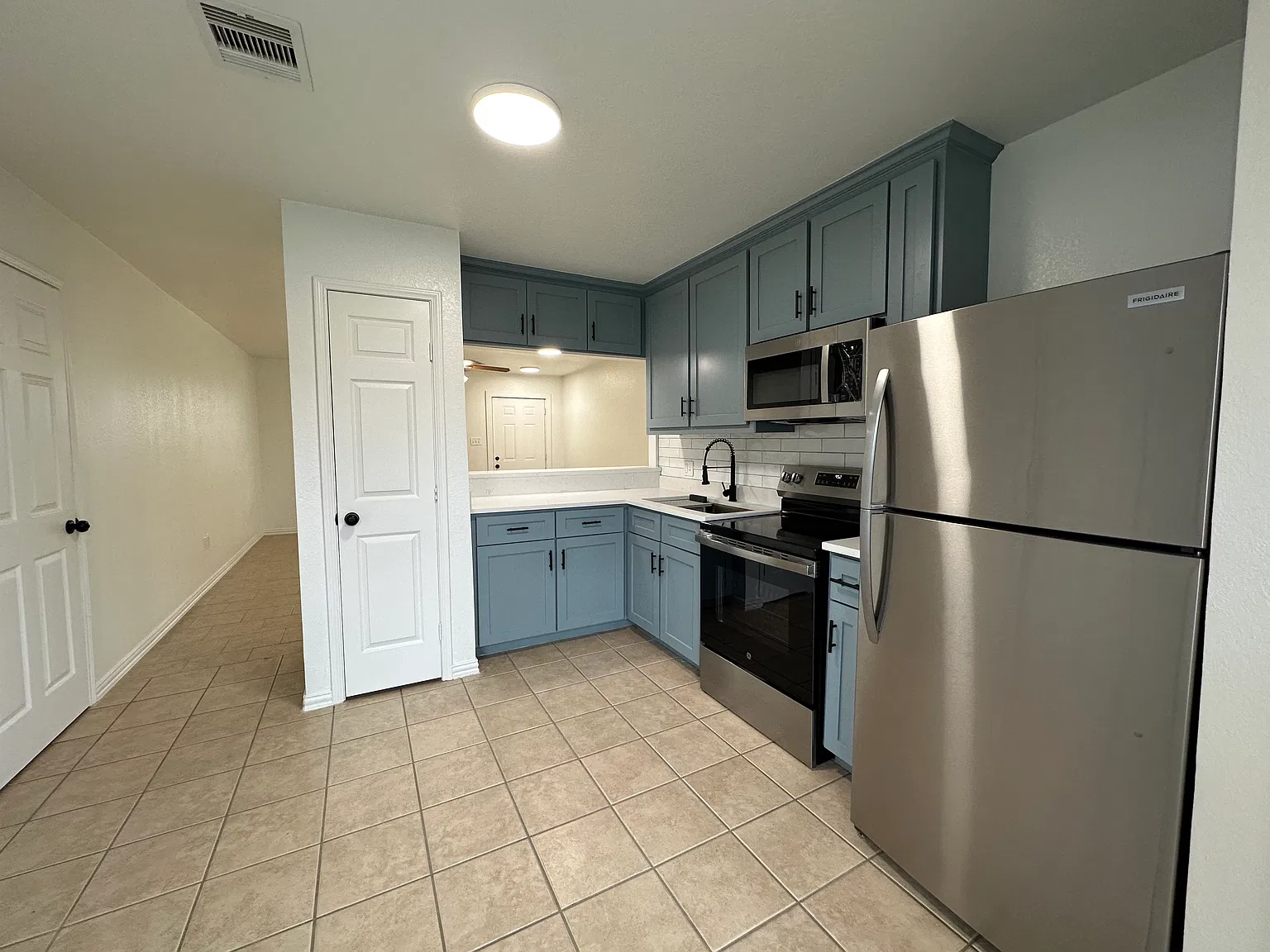 2 bed, 900 sqft, $1,450 — Photo 2