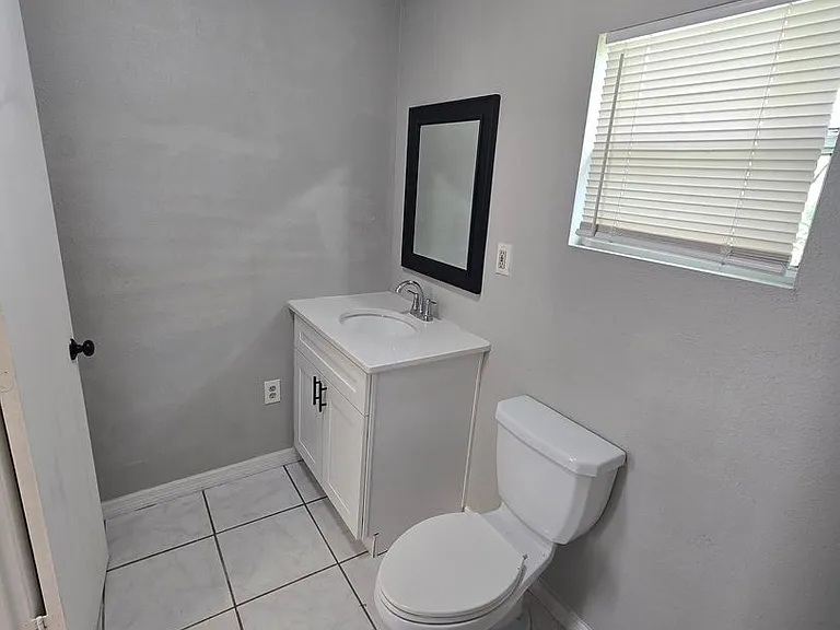 2406 E Clark St — Photo 28