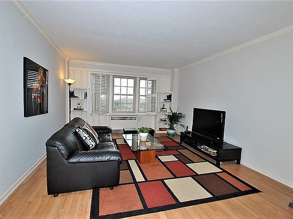 4th image of 13400 Shaker Blvd APT 604
