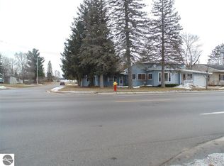 903 Chestnut St, Cadillac, MI 49601