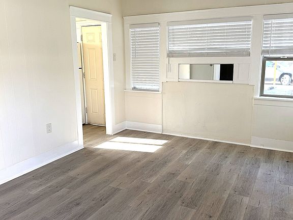 3rd image of 827 Lime Ave