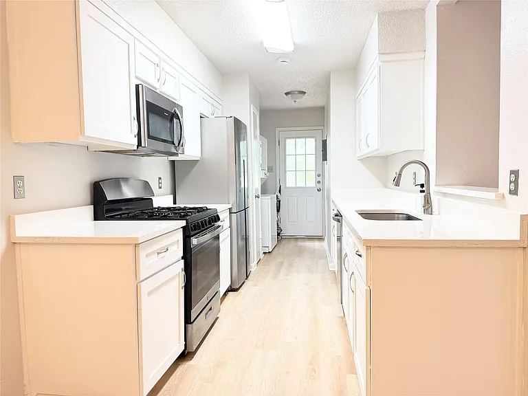 1915 Margalene Way #B — Photo 10