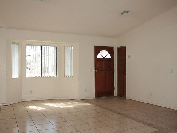 3rd image of 1960 W Haywood Pl