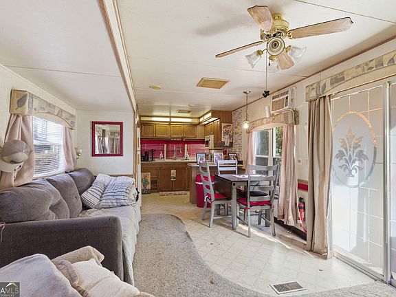 4th image of 107 Holiday Loop