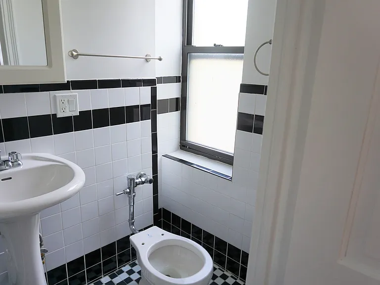1706 Avenue V #2A — Photo 6