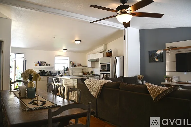 150 S Golden Dr — Photo 2