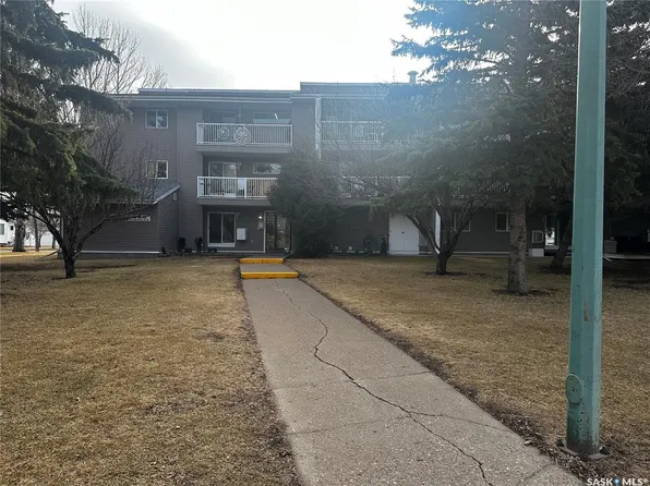 UNIT 302-1808 Eaglesham AVENUE, Weyburn, SK S4H 3A8