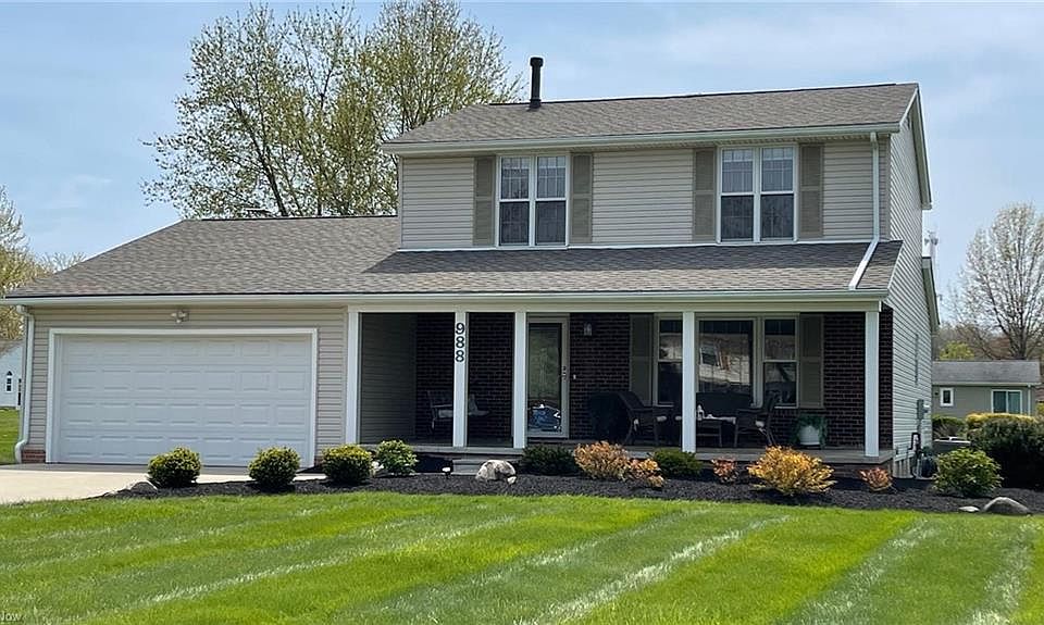 1st image of 988 Hampton Dr