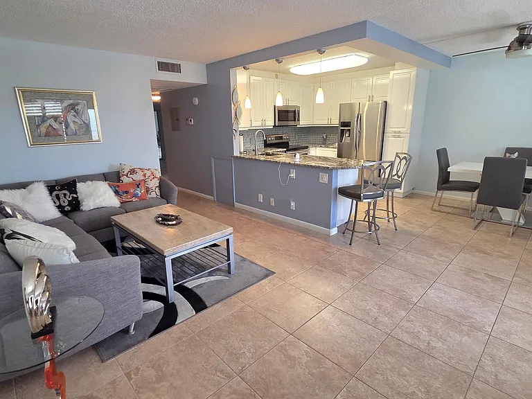 4030 Rexford Rd #B — Photo 1