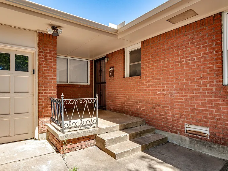 3516 Mount Pleasant Dr — Photo 3