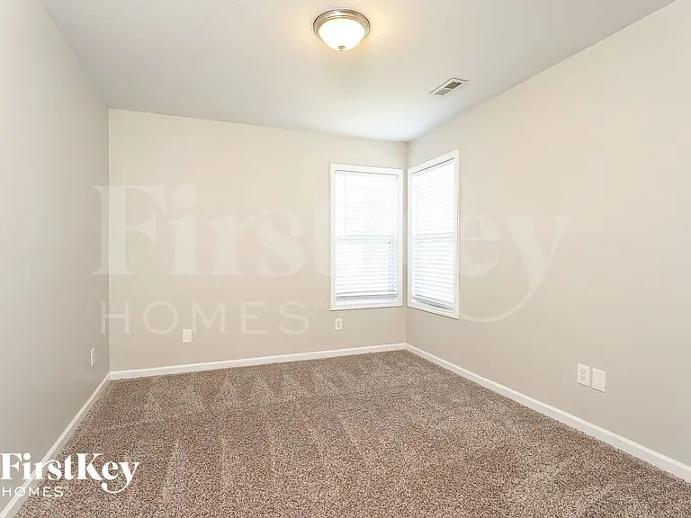 221 Bridgewater Dr — Photo 14