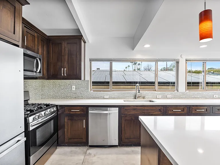 1815 Ridgewood Dr — Photo 12