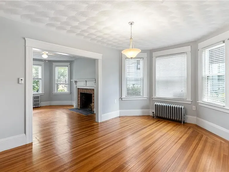 153 Irving Ave — Photo 8