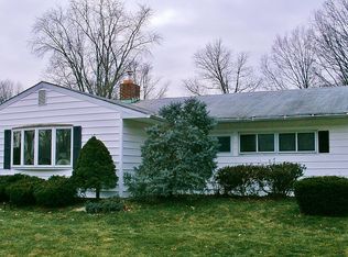 53 Teaberry Ln, Levittown, PA