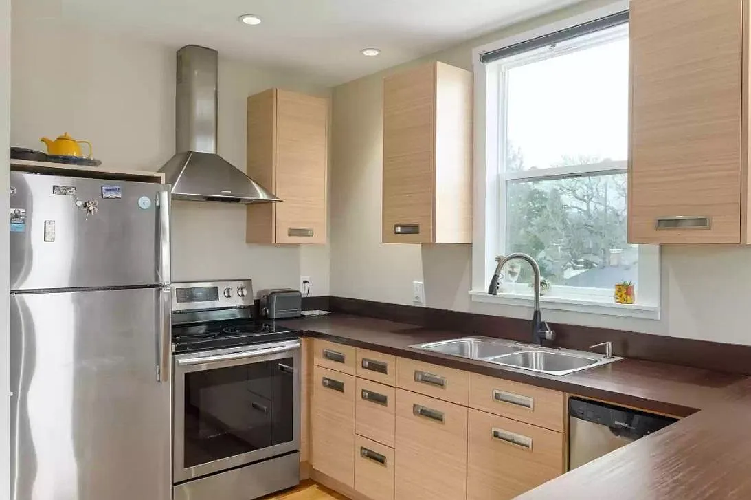 8023 N Berkeley Ave — Photo 2