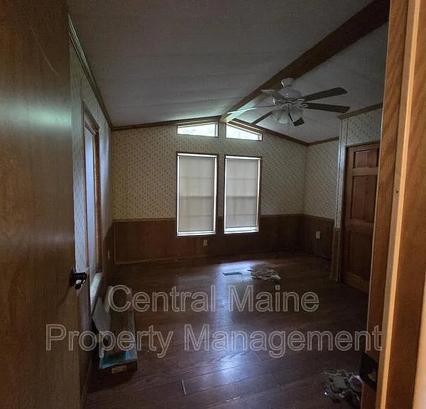400 Friendship St — Photo 7