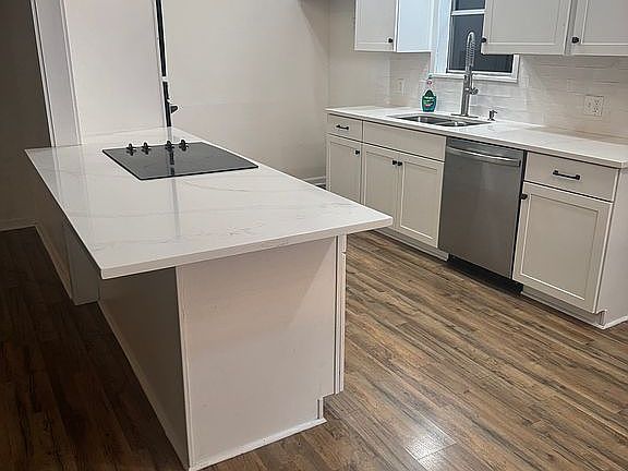 4th image of 1001 Carroll Dr