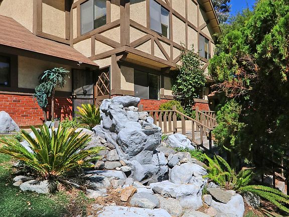 2nd image of 810 Summit Dr