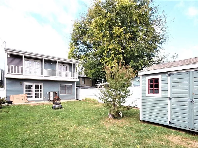 112 Water St — Photo 4