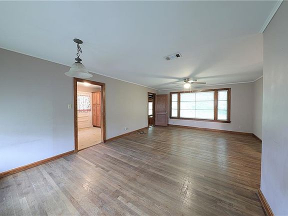 4th image of 1626 Jewel St