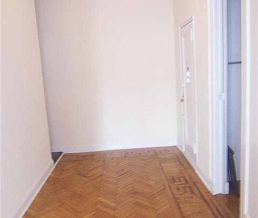 4th image of 175 W 72nd St APT 8E