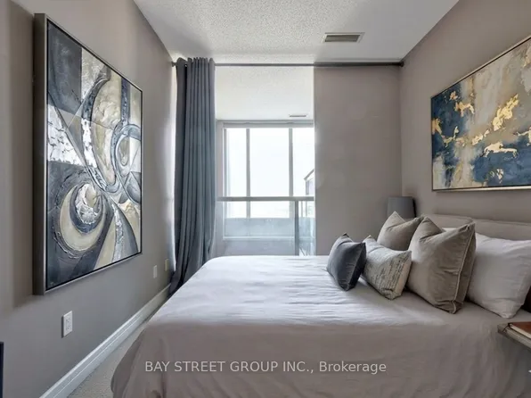 1 Avondale Ave #Uph3, Toronto, ON M2N 7J1