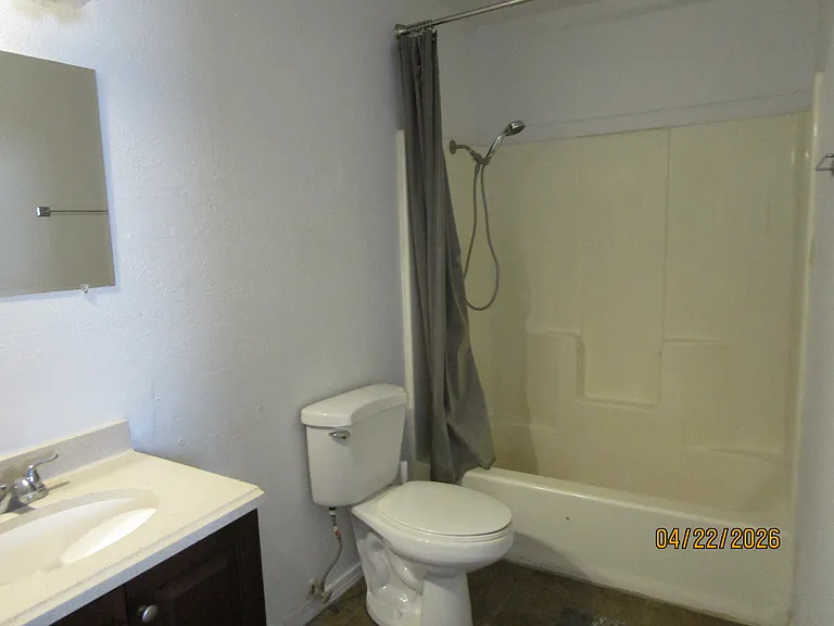 714 Deahl St — Photo 5