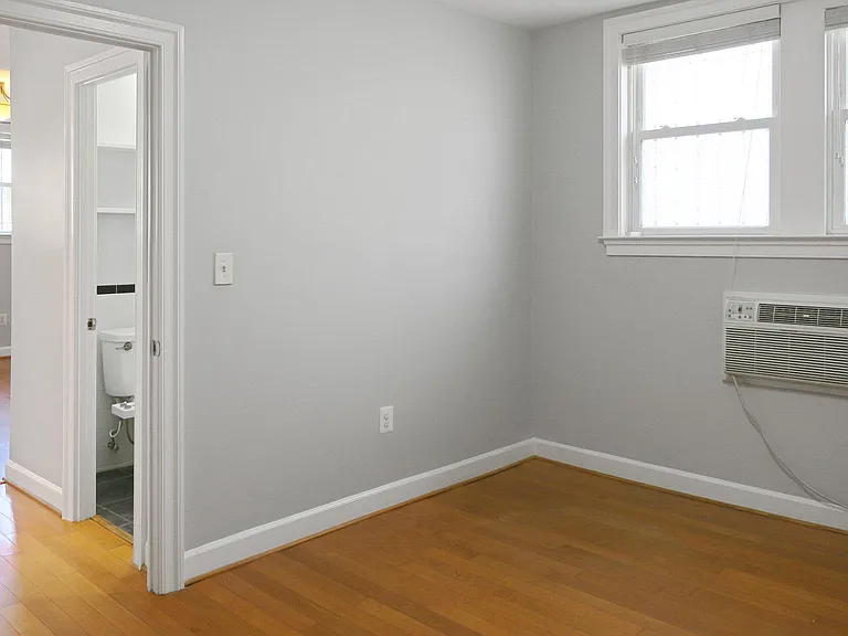 1815 A St SE #101 — Photo 19