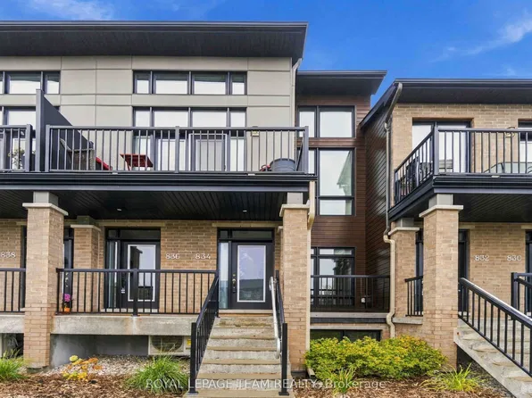 834 Ralph Hennessy Ave, Ottawa, ON K1X 0E4