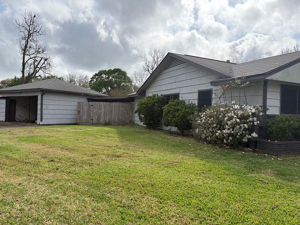 2nd image of 124 Palm Ln