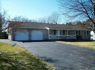 1175 Pine Grove Rd, Hanover, PA 17331