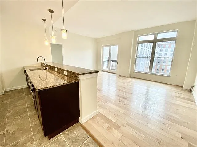 2 bed, 2.0 bath, 1190 sqft, $4,950 — Photo 3