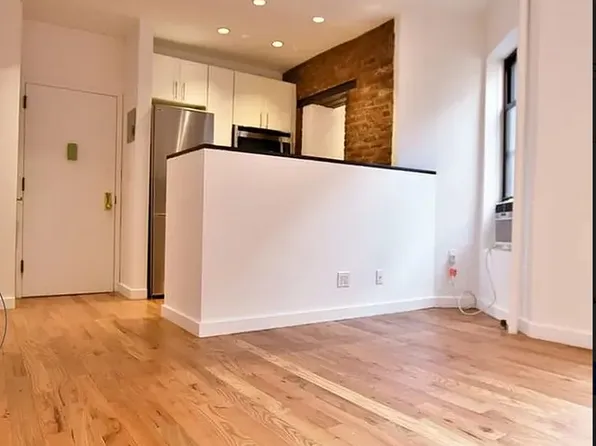 35 Bedford Street image 1 of 6