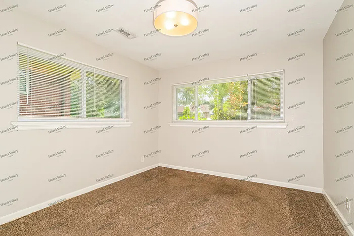 7345 Hawthorne Ave — Photo 8
