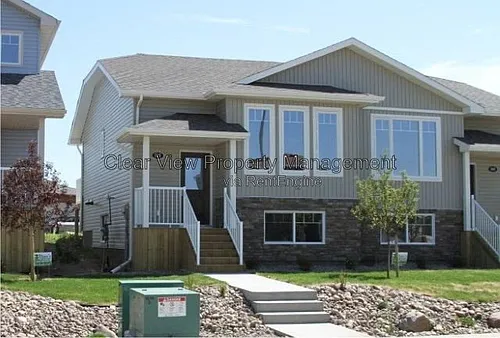264 Sunridge Rd W Photo 1