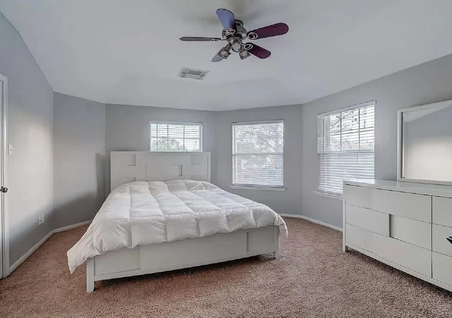 2 bed, 2.0 bath, 2930 sqft, $1,321 — Photo 1