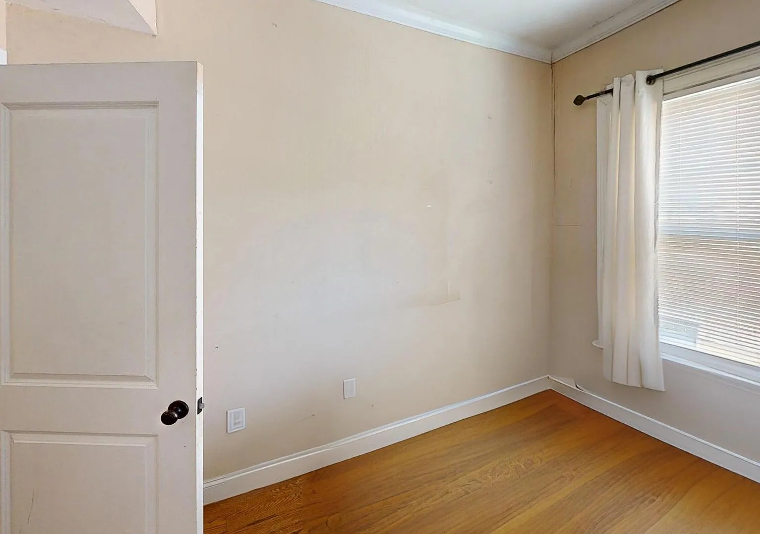 2b apartment in Roxbury now available — Photo 3