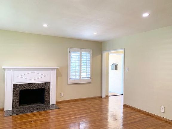 2nd image of 4919 Agnes Ave